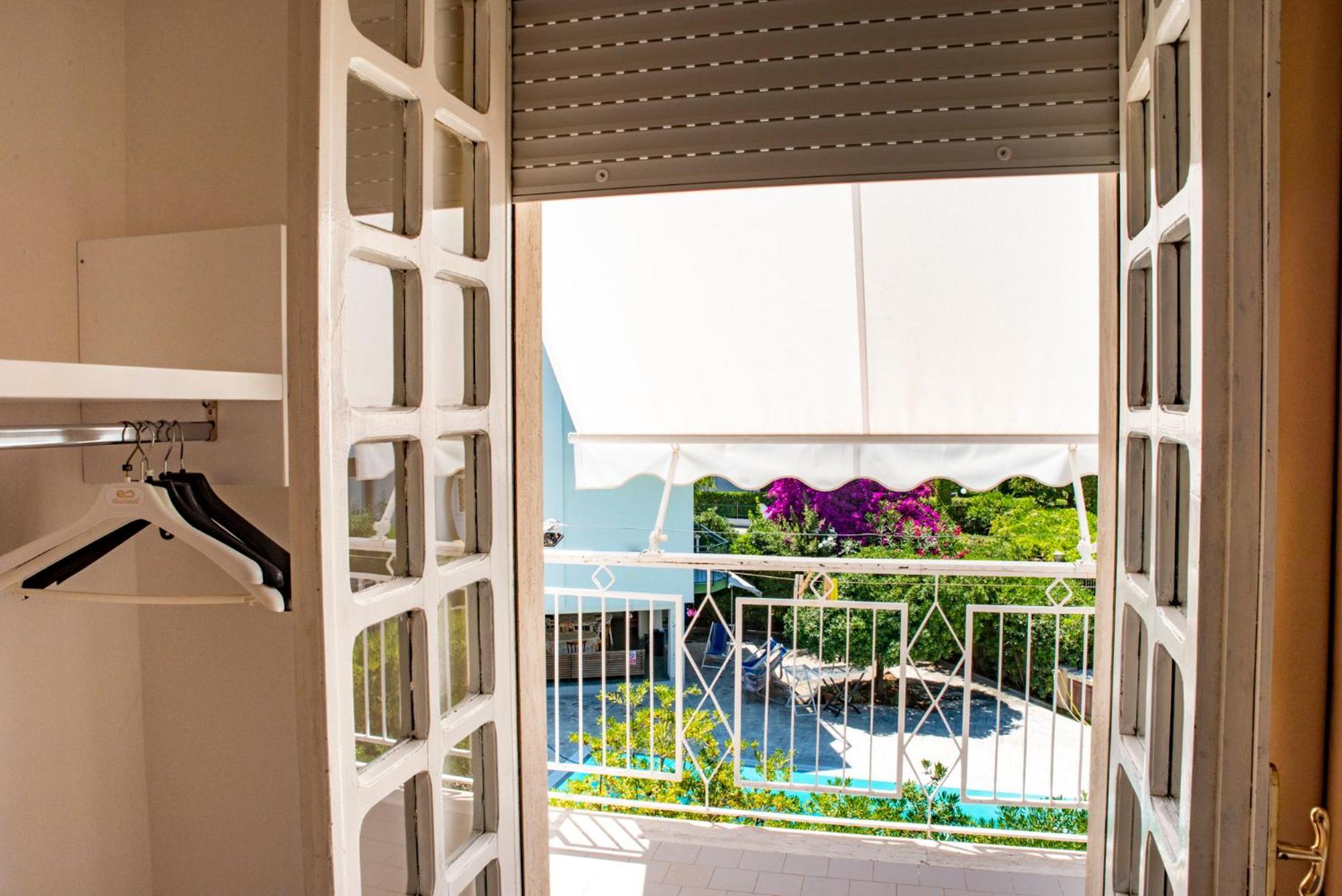 Solaris Paestum Bed & Breakfast Exterior photo