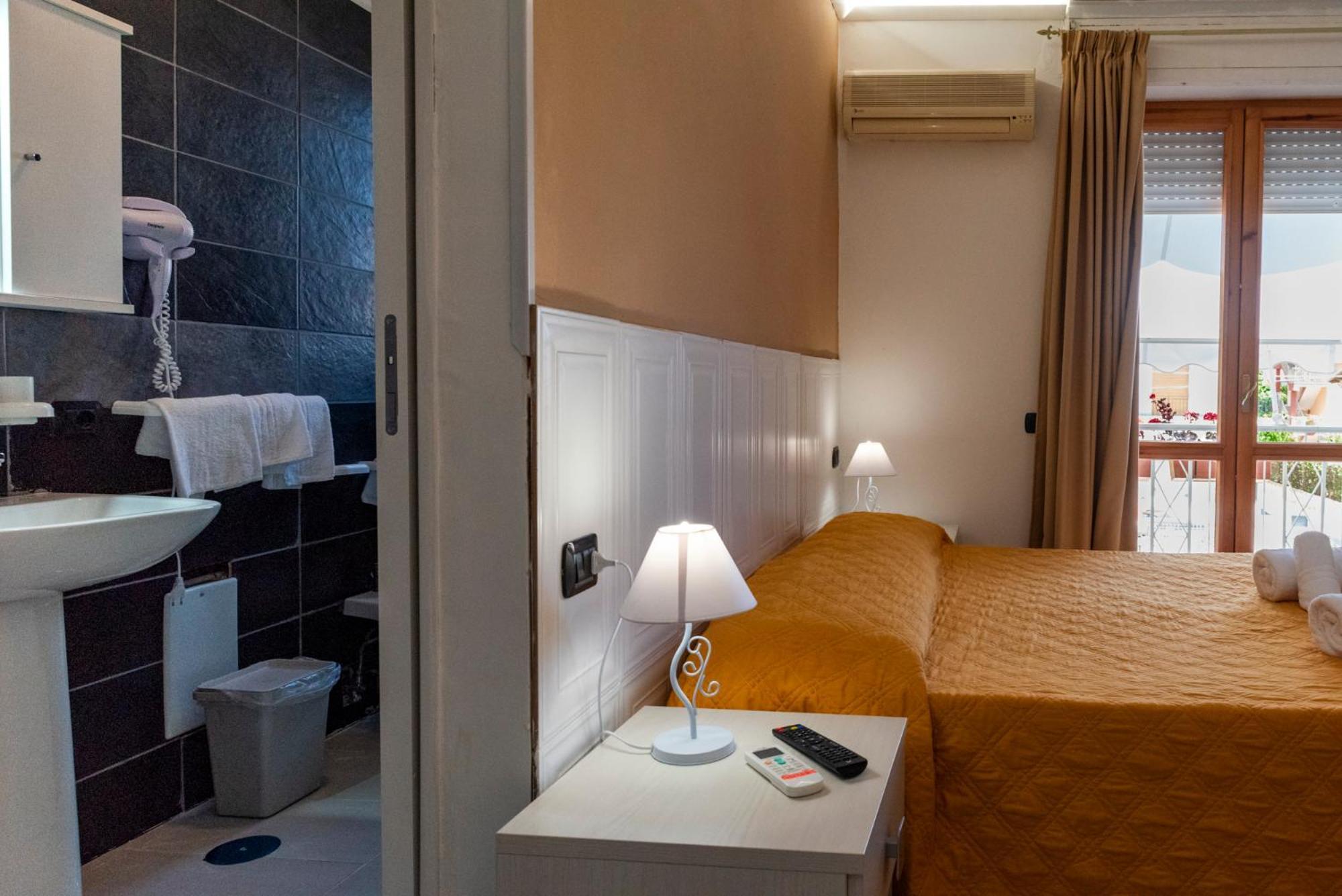 Solaris Paestum Bed & Breakfast Exterior photo