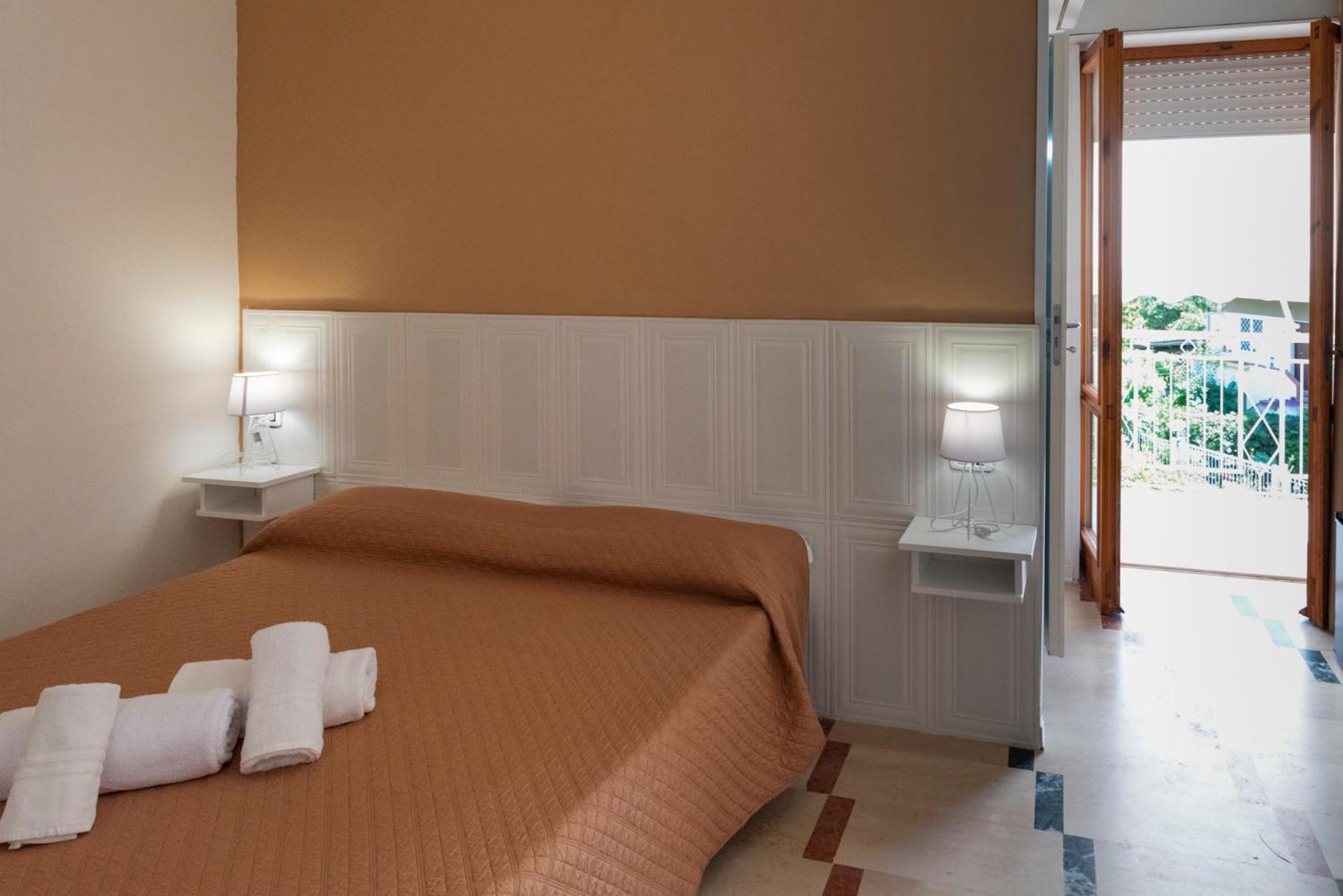 Solaris Paestum Bed & Breakfast Exterior photo
