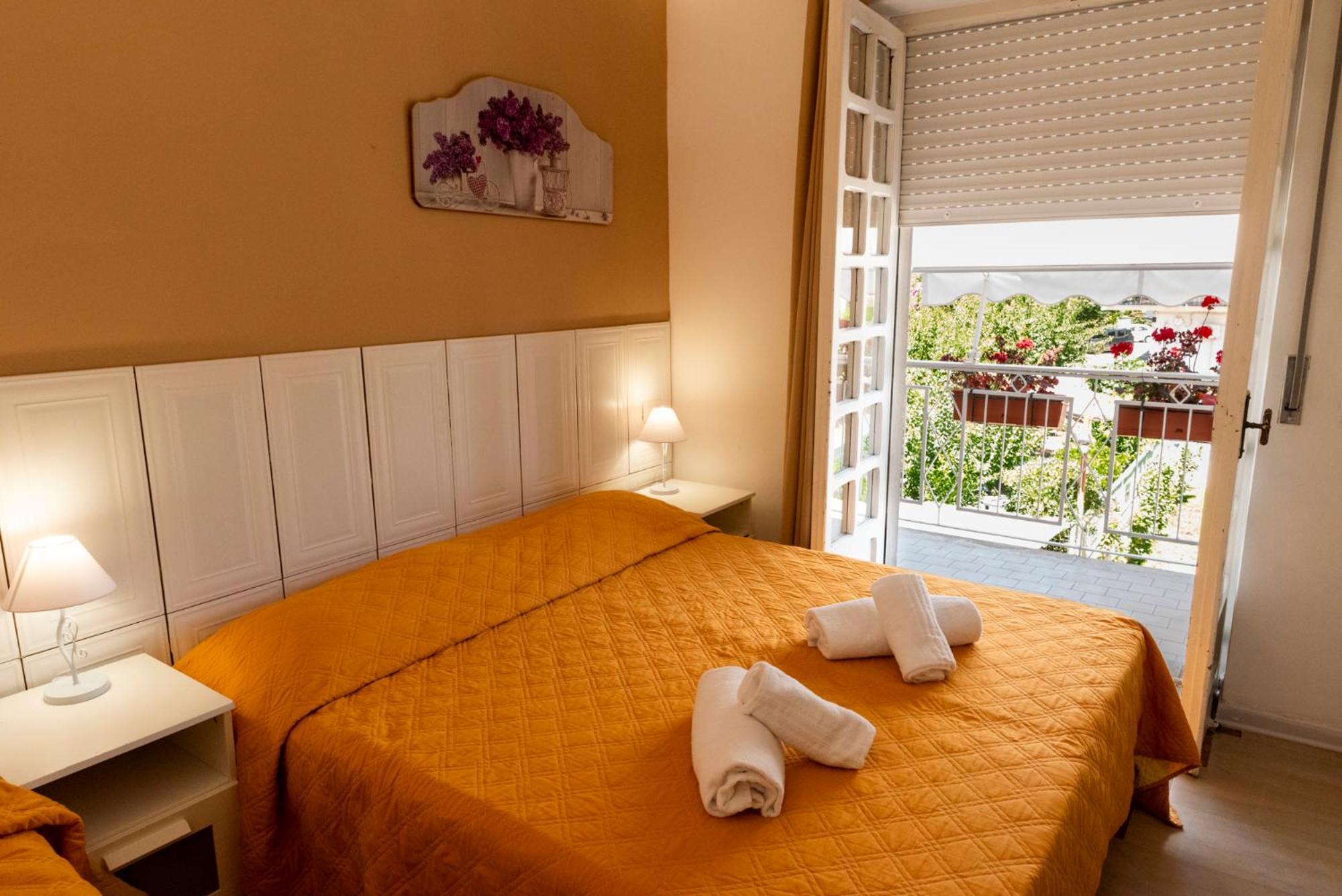 Solaris Paestum Bed & Breakfast Exterior photo