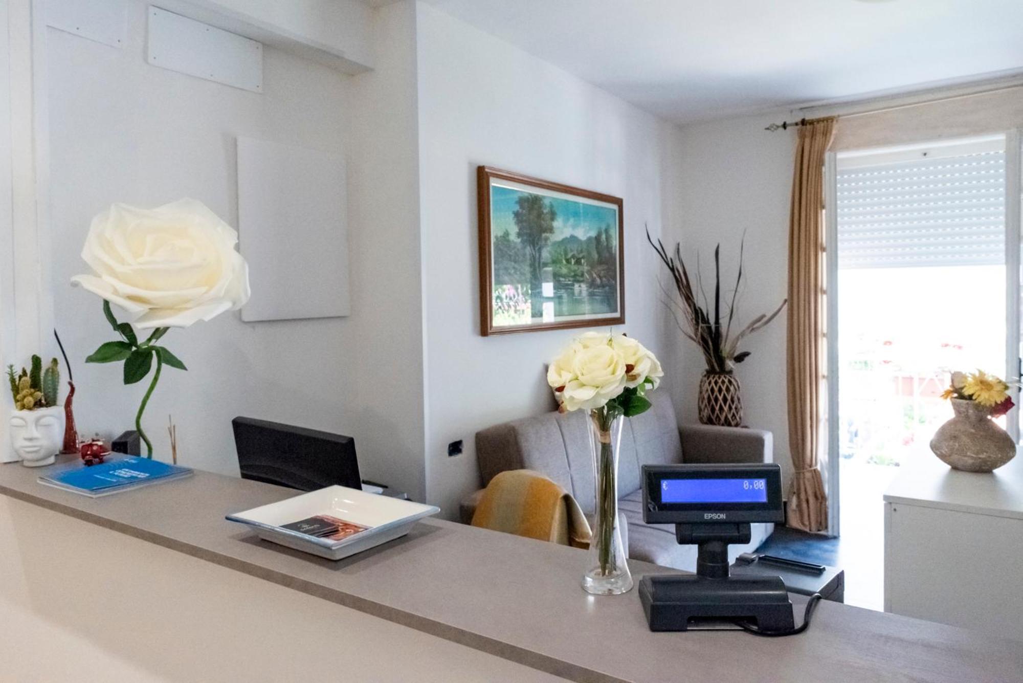 Solaris Paestum Bed & Breakfast Exterior photo